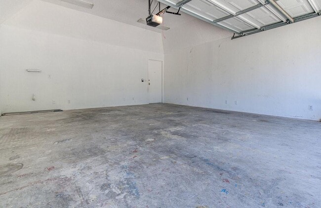 Building Photo - 16900 Simsbrook Dr
