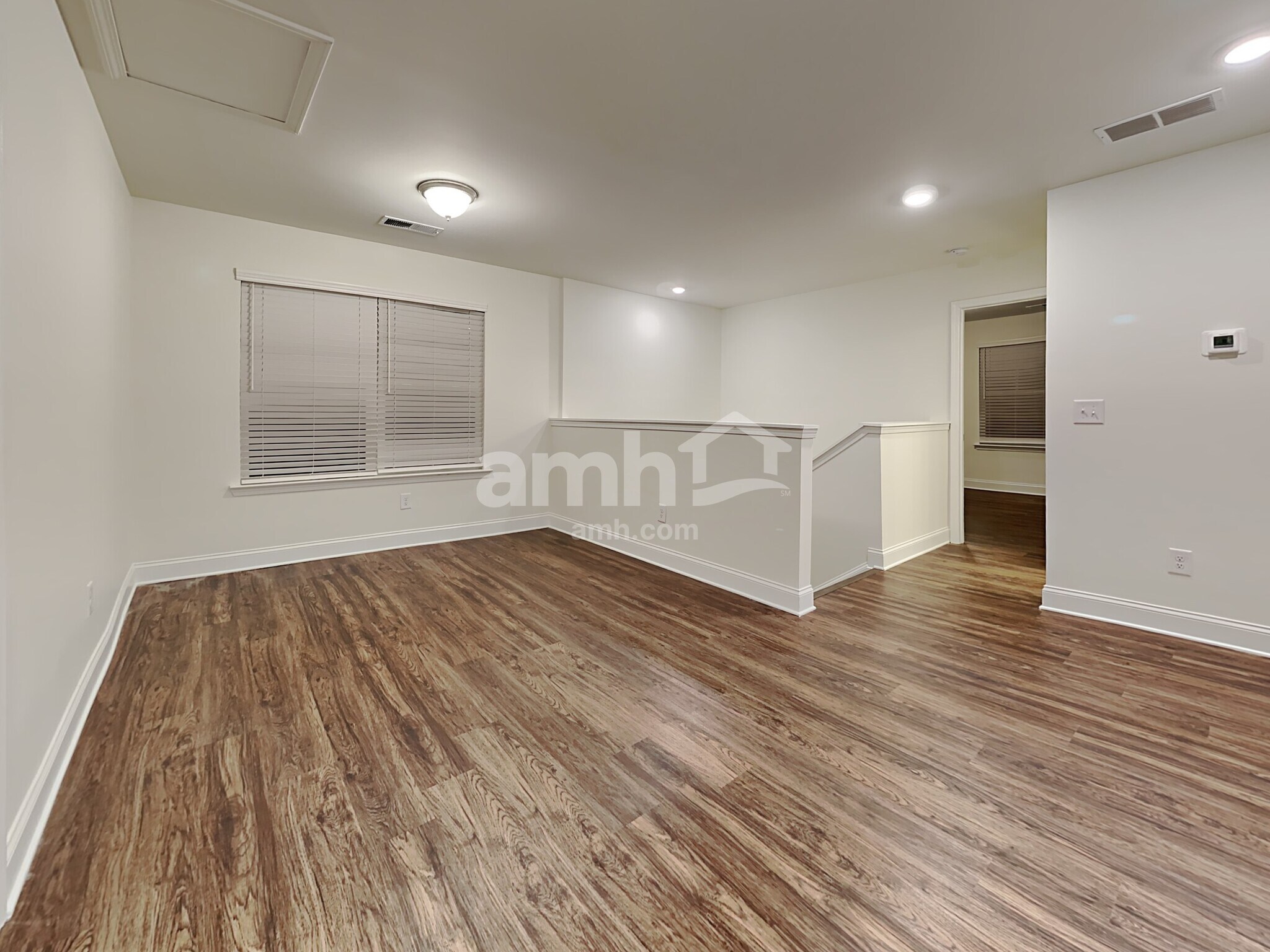 Building Photo - 5065 Hudson Vly Dr