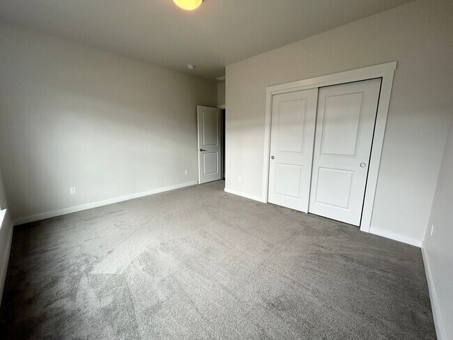 Building Photo - Gorgeous 3 bedroom 2 bathroom Home in Nampa