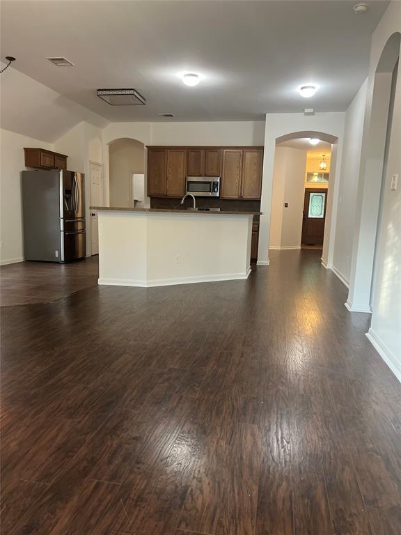 Building Photo - 600 Spanish Oak Terrace