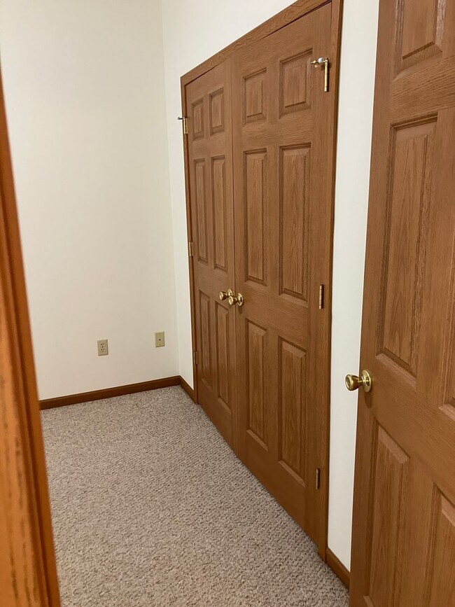 Building Photo - 1023 Laurel Tree Ct