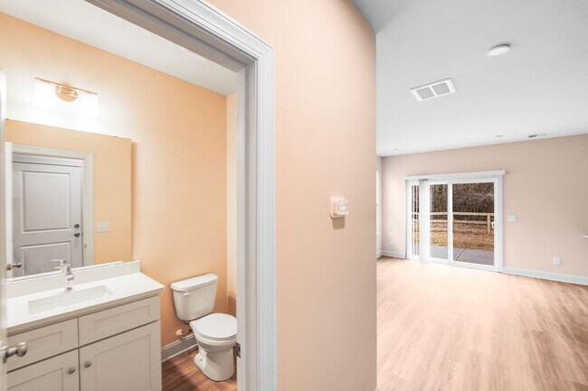 Building Photo - 645 Brookwood St