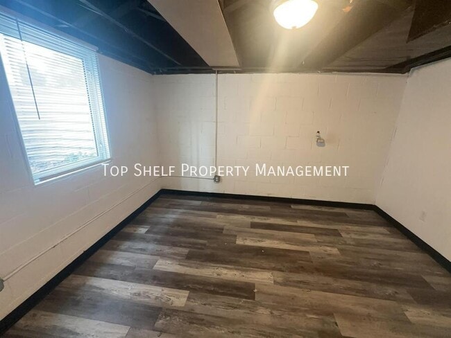 Building Photo - 1506 Hutton St