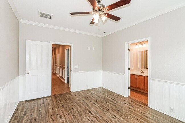 Building Photo - 903 Butterfly Ln