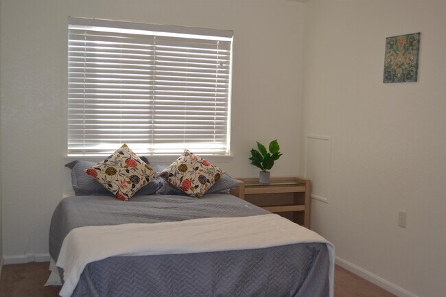 Building Photo - 317 Mabry St