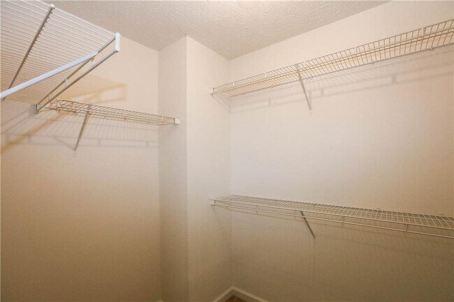 Building Photo - 3048 Kentmere Dr