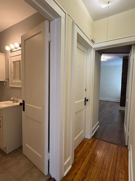 Building Photo - 253 Park Ave