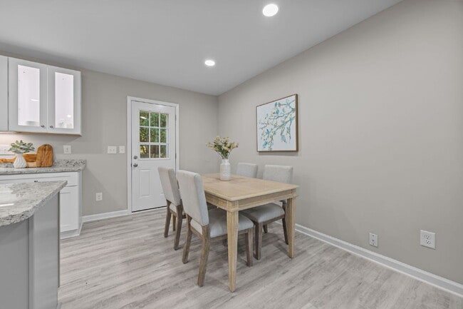 Building Photo - Charming 3-Bed Home with Granite Touches & Finished Basement in Raleigh!