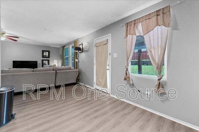 Building Photo - 5401 Pandale Valley Dr