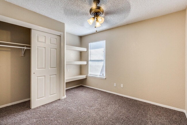 Building Photo - 900 Tecate Pl