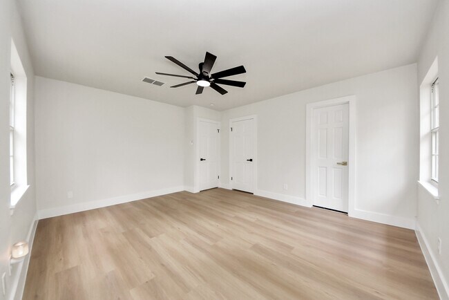 Building Photo - 26206 Maplewood Dr