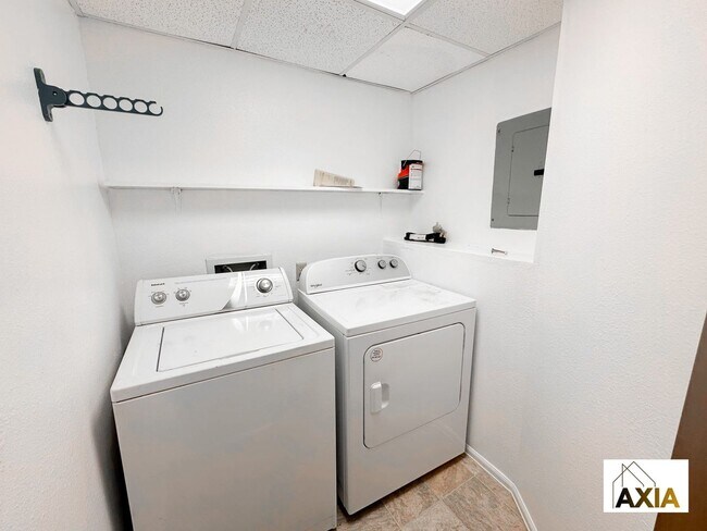 Building Photo - 4BD/2BA Fall Pre-Lease in Quiet Neighborhood!