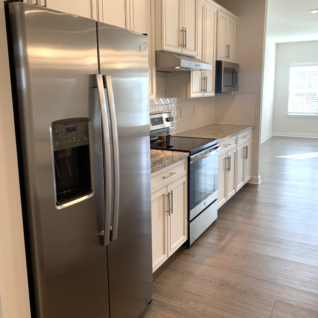 Building Photo - 325 Golan Cir
