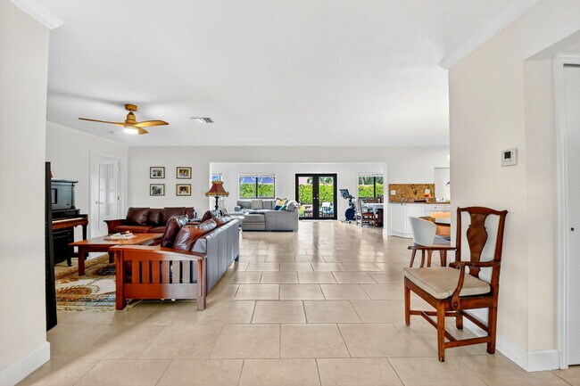 Building Photo - 435 Pine Villa Dr