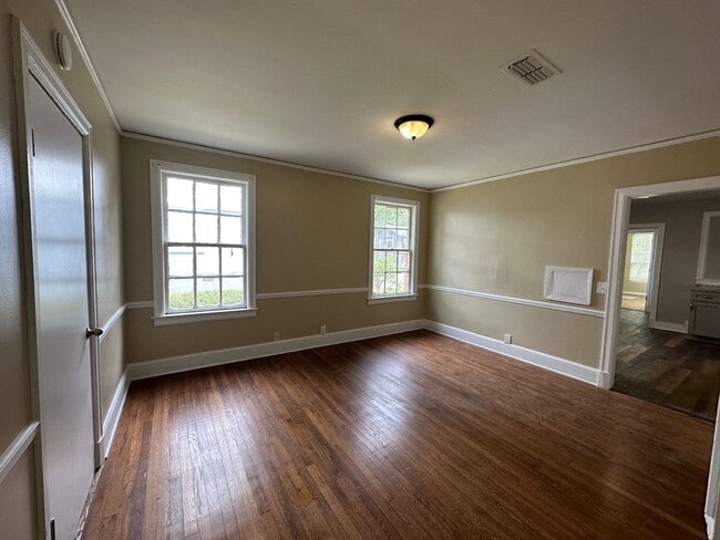 Building Photo - Great Brick Home