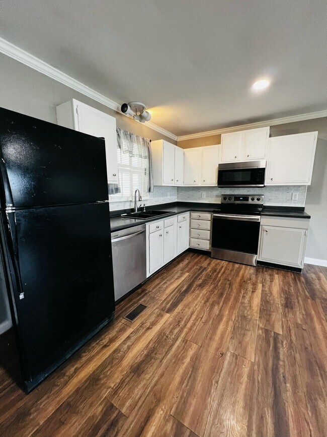 Building Photo - 1230 Trent Blvd