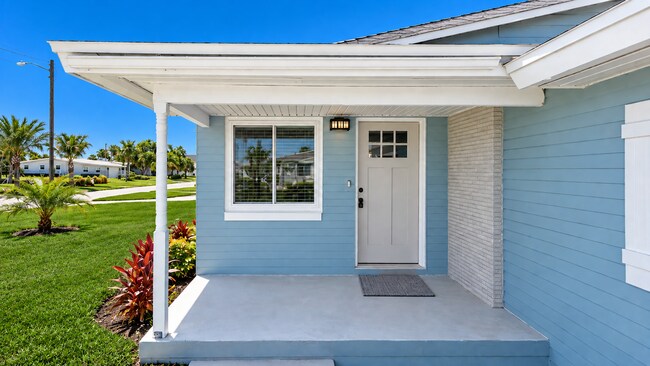 Building Photo - 115 Country Club Dr