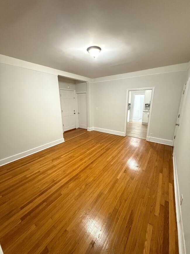 Building Photo - 125 Chester St