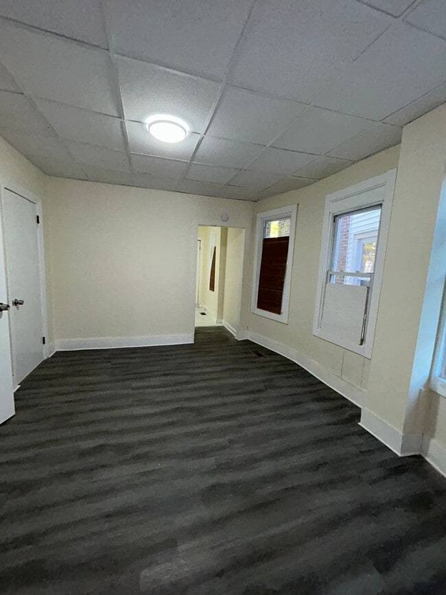 Building Photo - 510 N Hermitage Ave