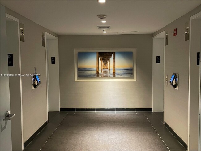 Building Photo - 325 Biscayne Blvd