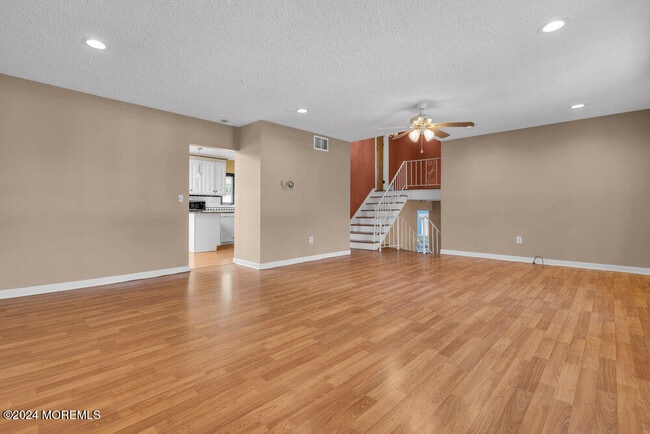 Building Photo - 691 Sussex Ct