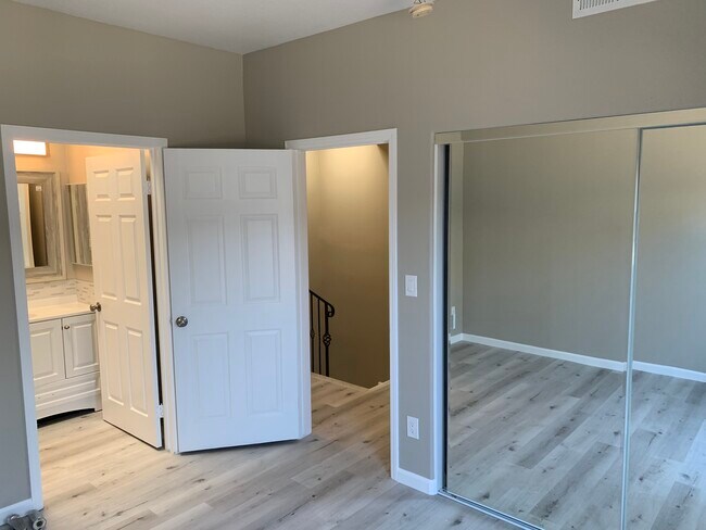 Building Photo - 15153 Burbank Blvd