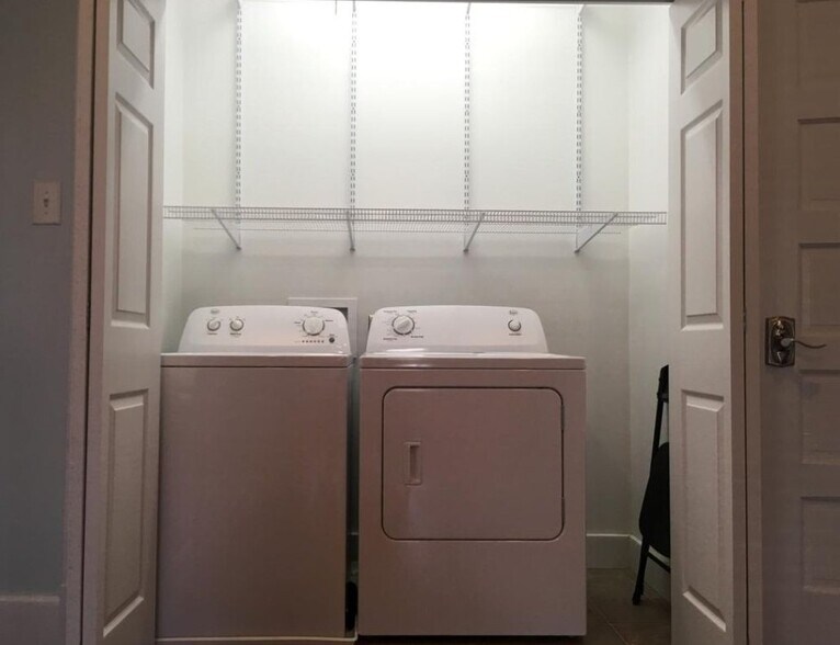 Building Photo - 601 Clinton Ave