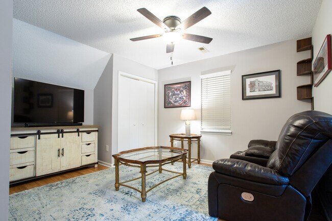 Building Photo - 1735 Kallaramo Rd