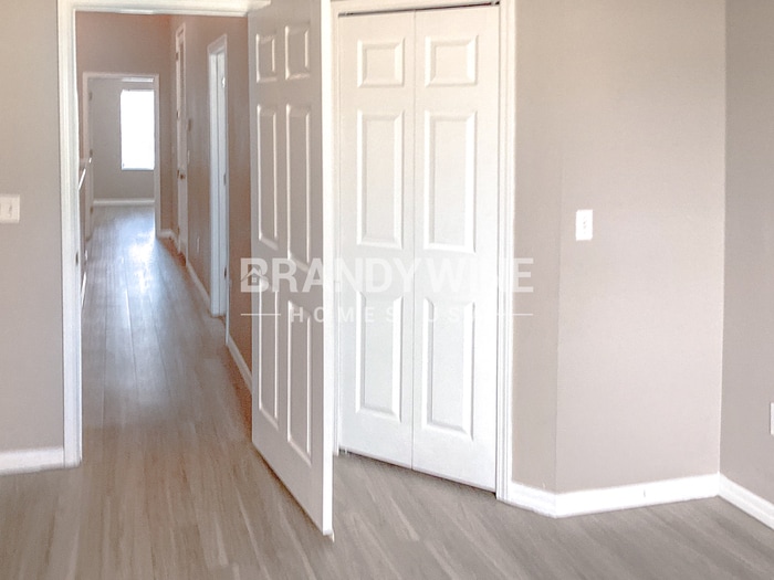 Building Photo - 9701 Carlsdale Dr