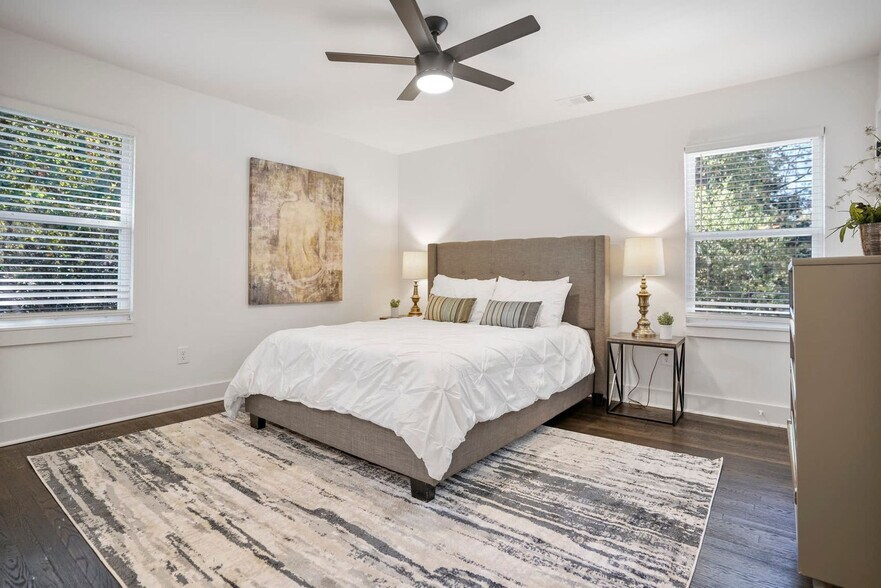 Building Photo - 975 Shadowridge Dr SE