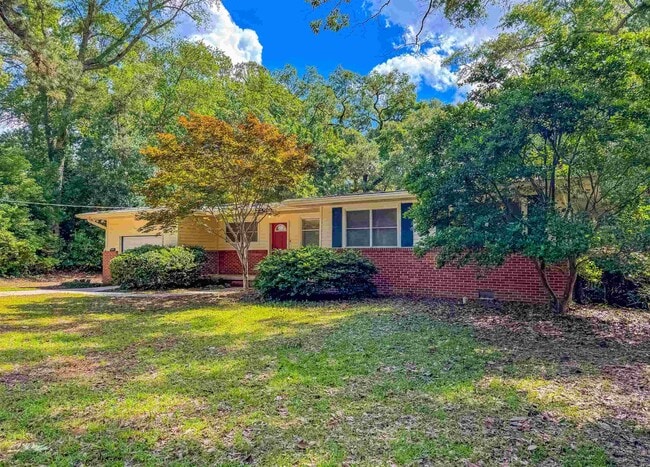 Building Photo - 2605 Lotus Dr