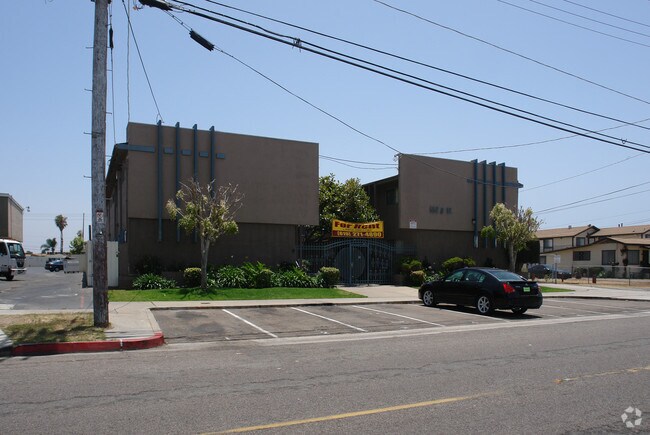 Building Photo - 552 D St