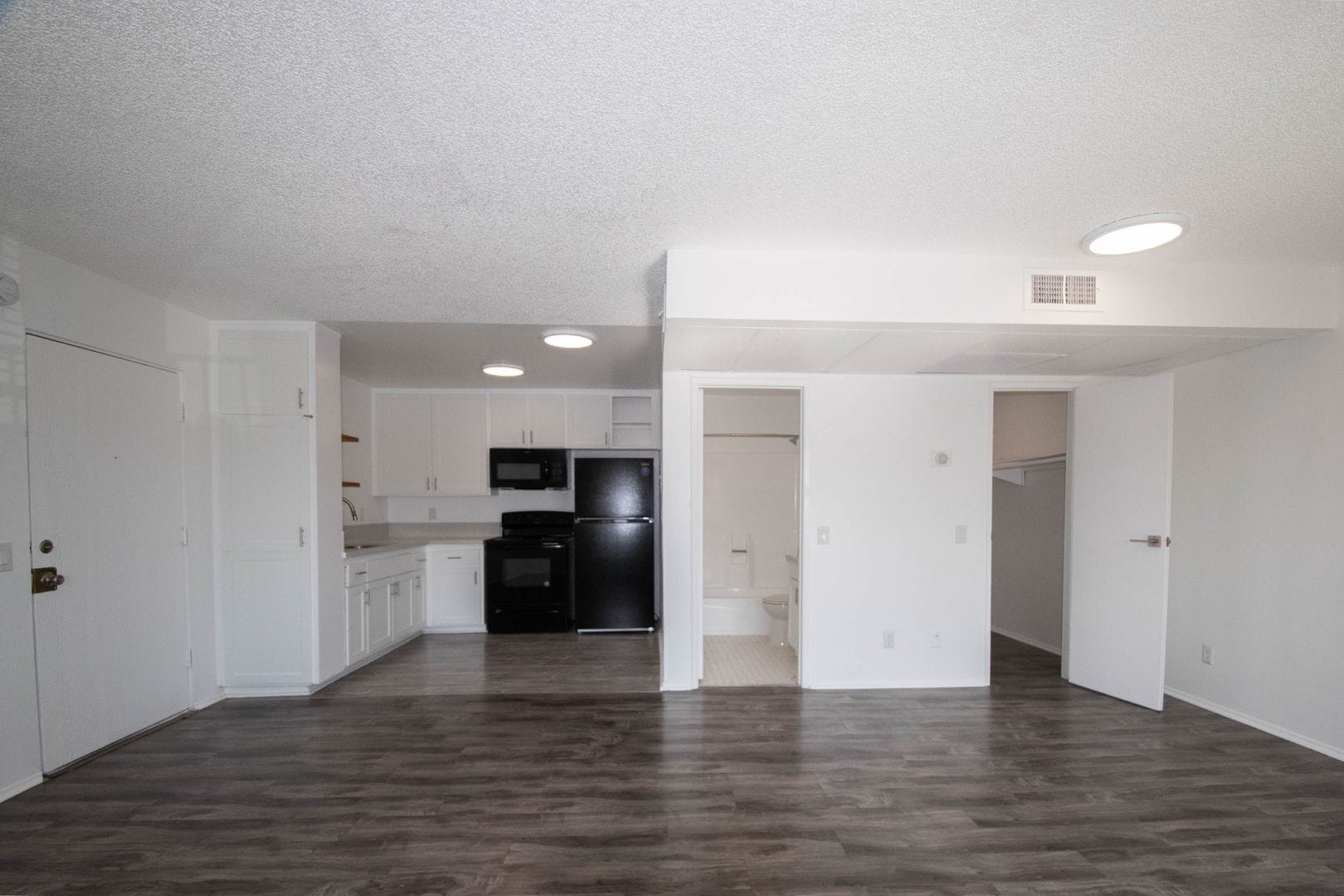 Building Photo - 13800 Sherman Way