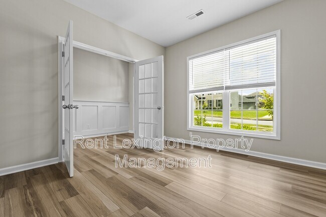 Building Photo - 220 Little Leaf Dr