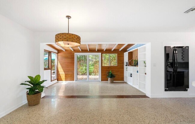 Building Photo - 549 Fairwind Dr