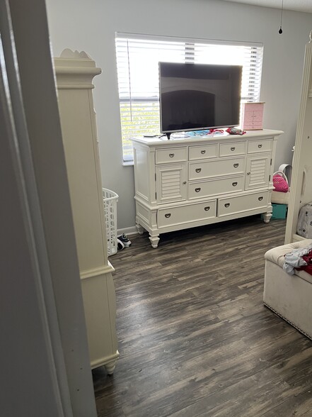 2nd bedroom - 3930 SW Greenwood Way