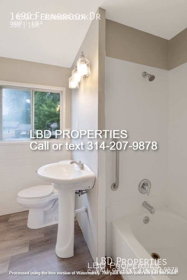 Building Photo - 1690 Fernbrook Dr