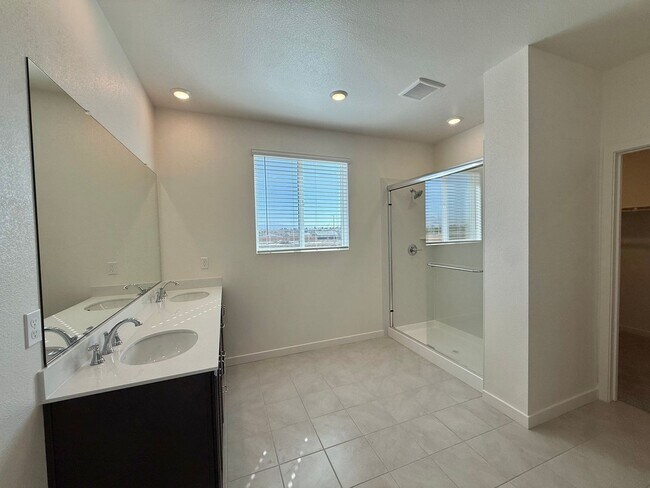 Building Photo - 211 Dogwood Ct