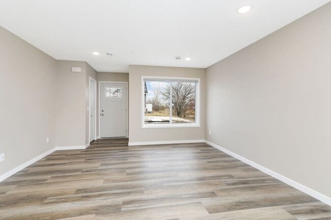 Building Photo - Like New, for RENT 3bd 3ba 2 car attached garage END UNIT available June 01