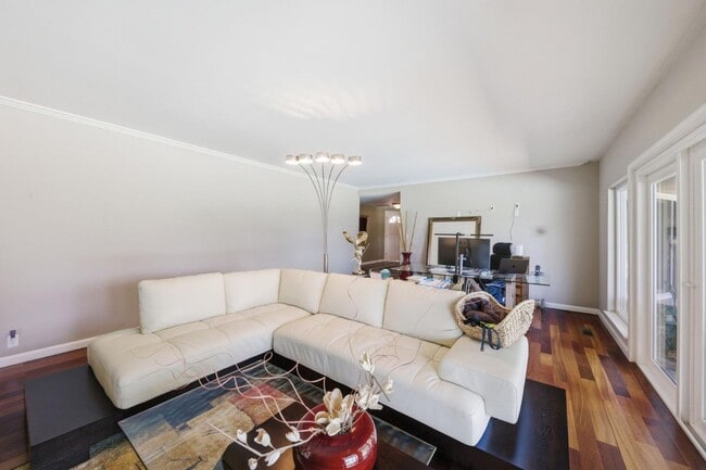 Building Photo - 25 Warmwood Way