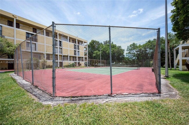 Building Photo - 9220 Fontainebleau Blvd