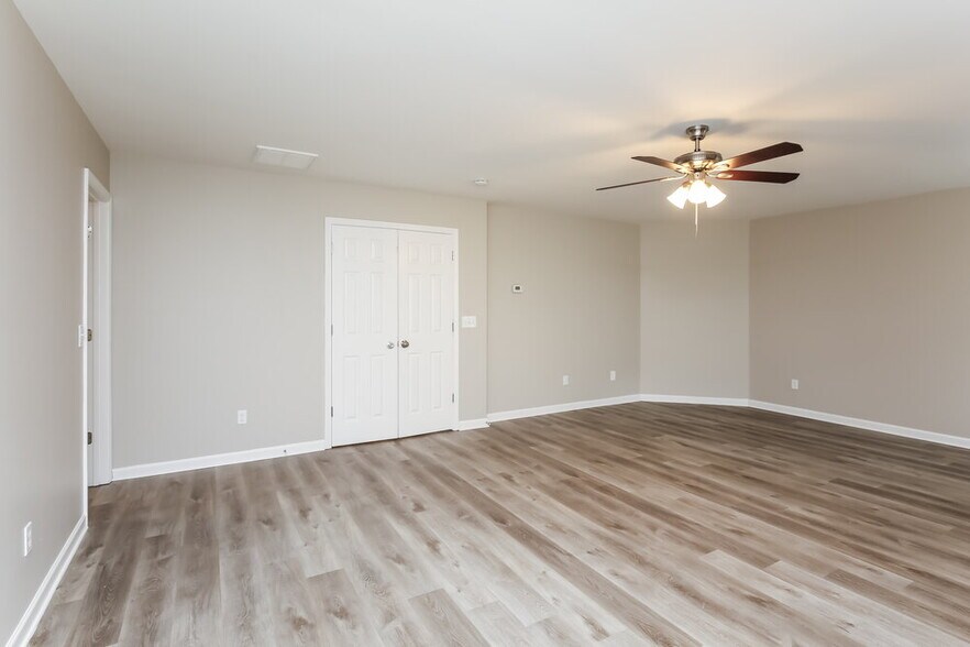 Building Photo - 315 Yellow Iris Rd SE