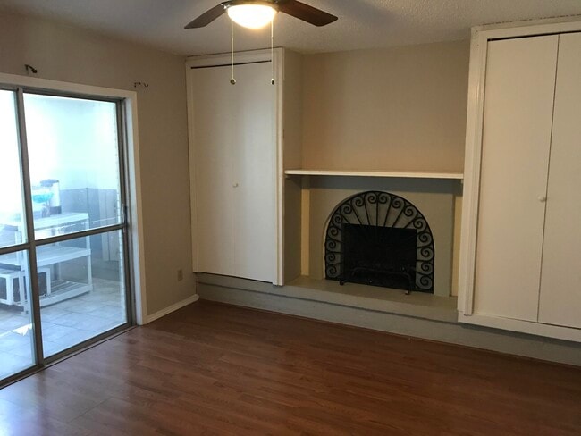 Building Photo - 10229 Ashwood Dr