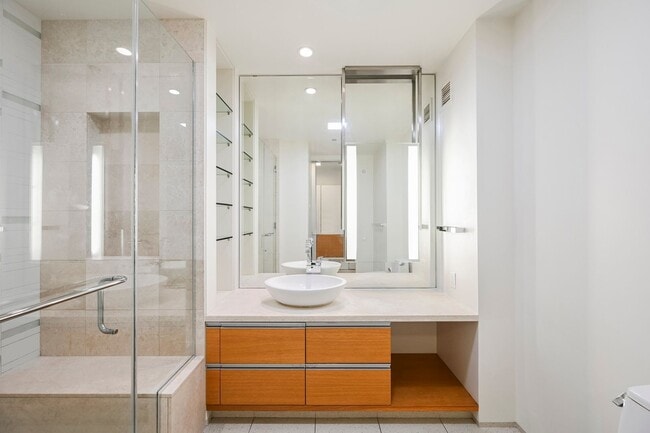 Building Photo - Studio with incredible views of the Strip!