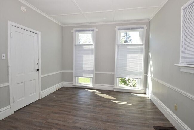 Building Photo - Spacious 2 bedrooms with their own bathroom suite