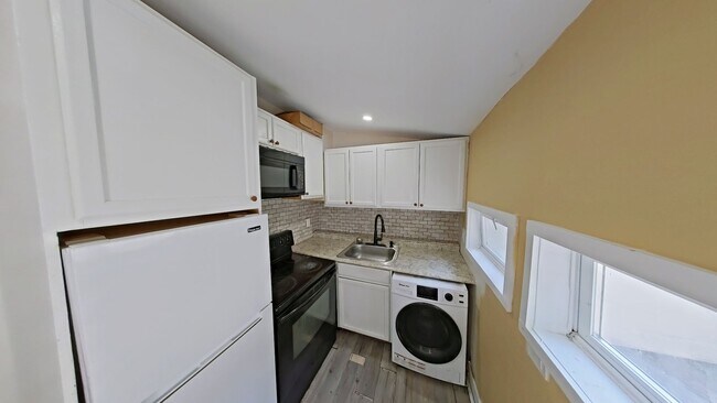 Building Photo - 126 N 53rd St