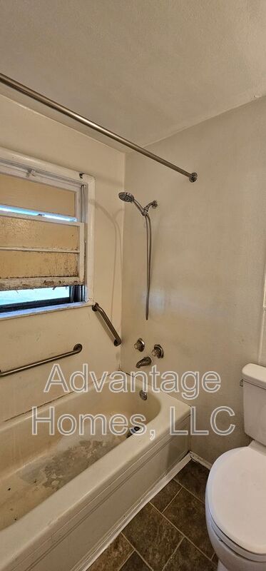 Building Photo - 1007 N Scott Ave