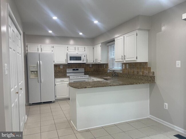 Building Photo - 7609 Dominion Dr