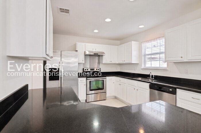Building Photo - 7200 Derby Downs Dr