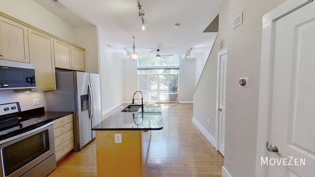 Building Photo - 444 S Blount St